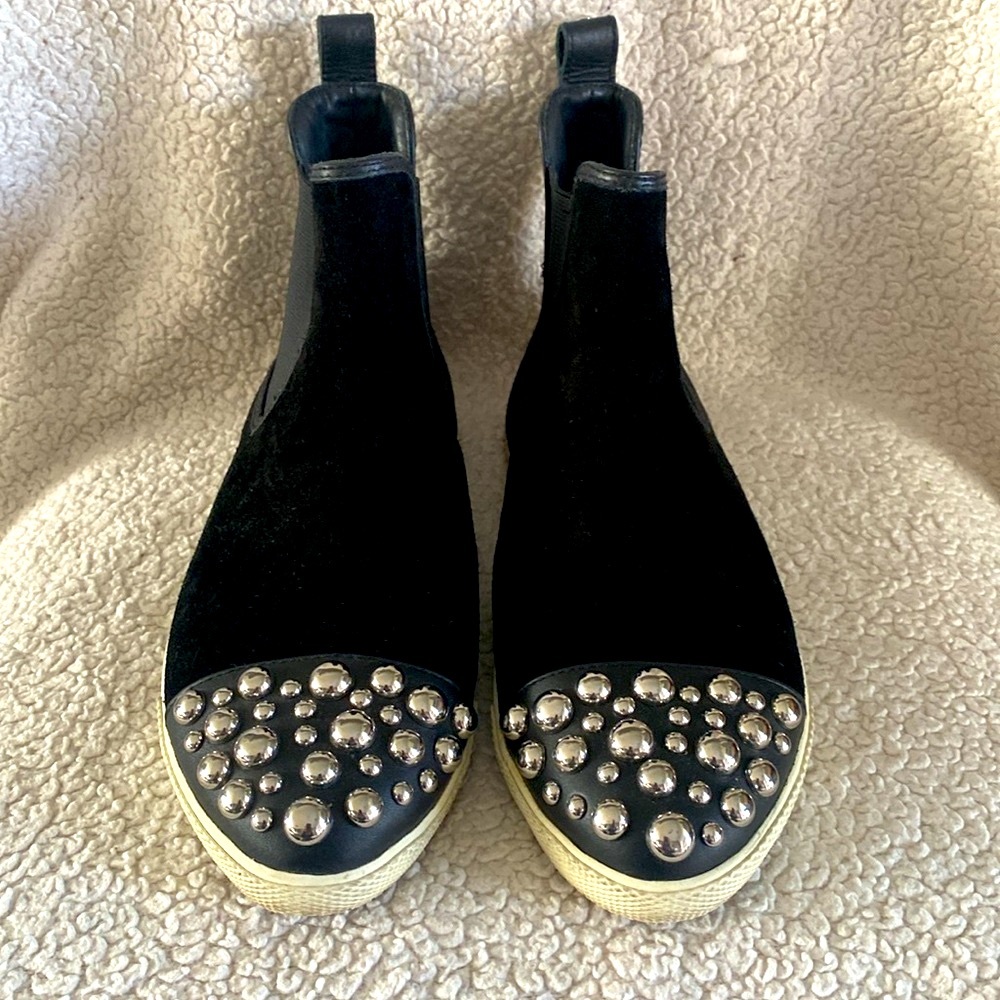 Marc by Marc Studded Cap Black Suede shoes size 7
